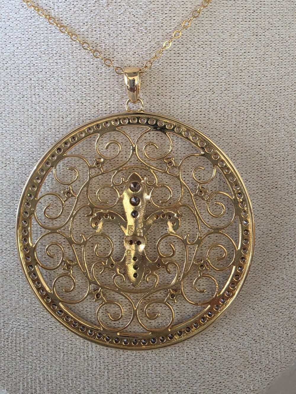 Vintage Fleur de Lis Vermeil Filigree Pendant with CZ & an 18" Vermeil Chain - Picture 12 of 14